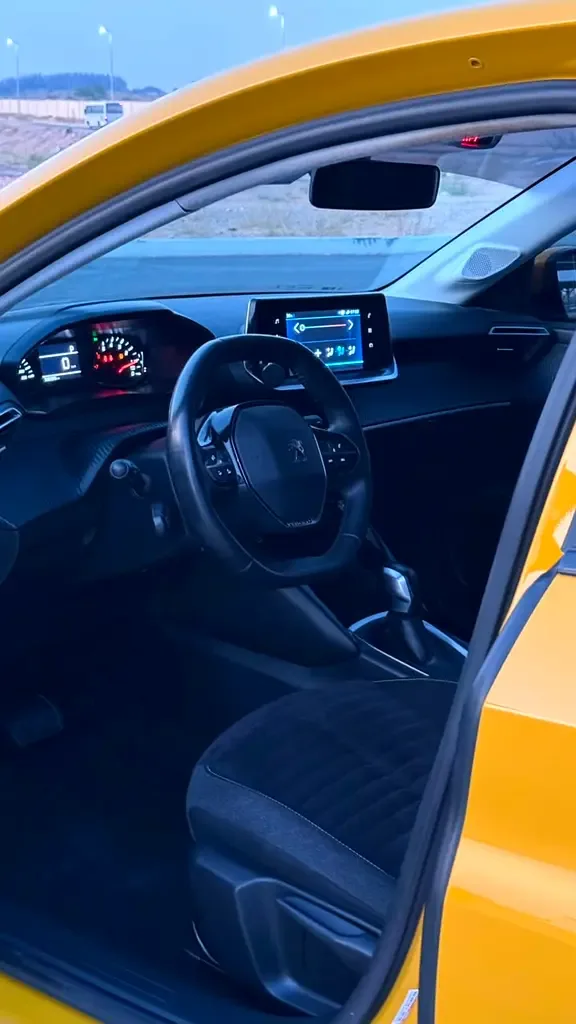 Peugeot 208 1.2 AT (130 حصان) - 13