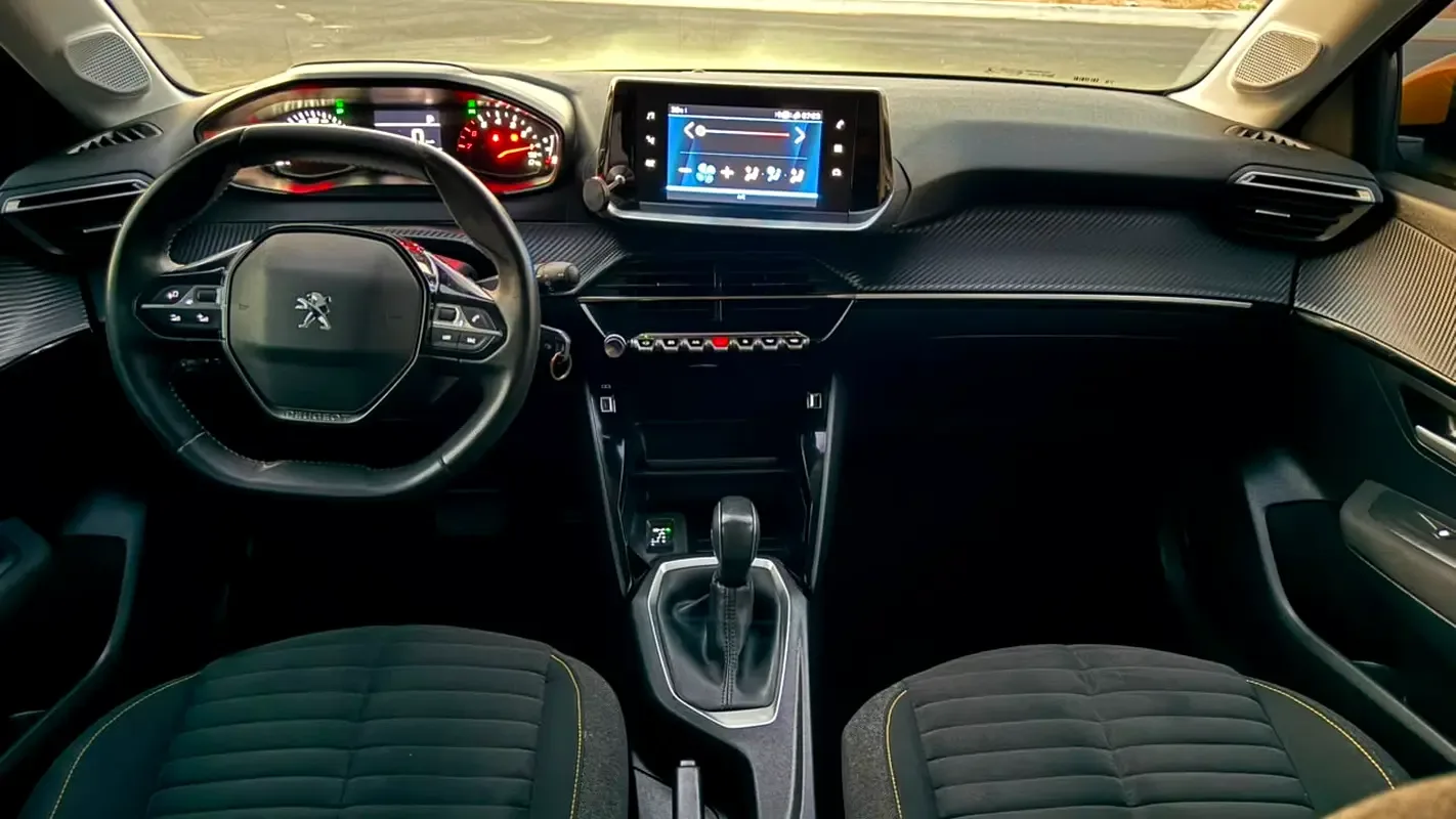 Peugeot 208 1.2 AT (130 حصان) - 12