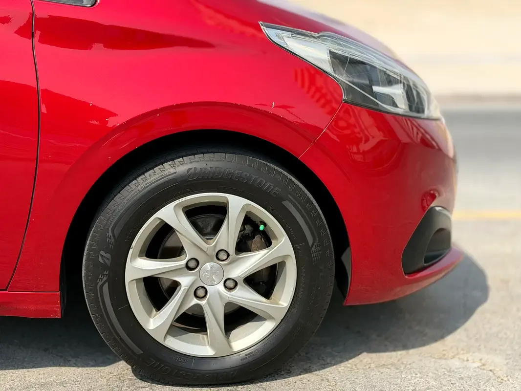 Peugeot 208 1.2 AT (130 حصان) - 4