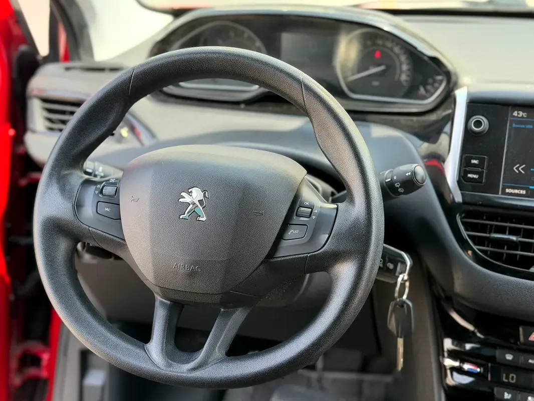 Peugeot 208 1.2 AT (130 حصان) - 6