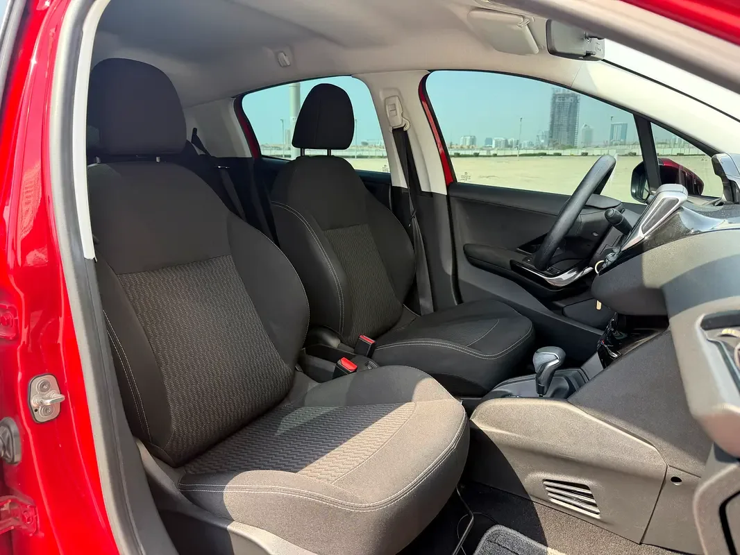 Peugeot 208 1.2 AT (130 حصان) - 7