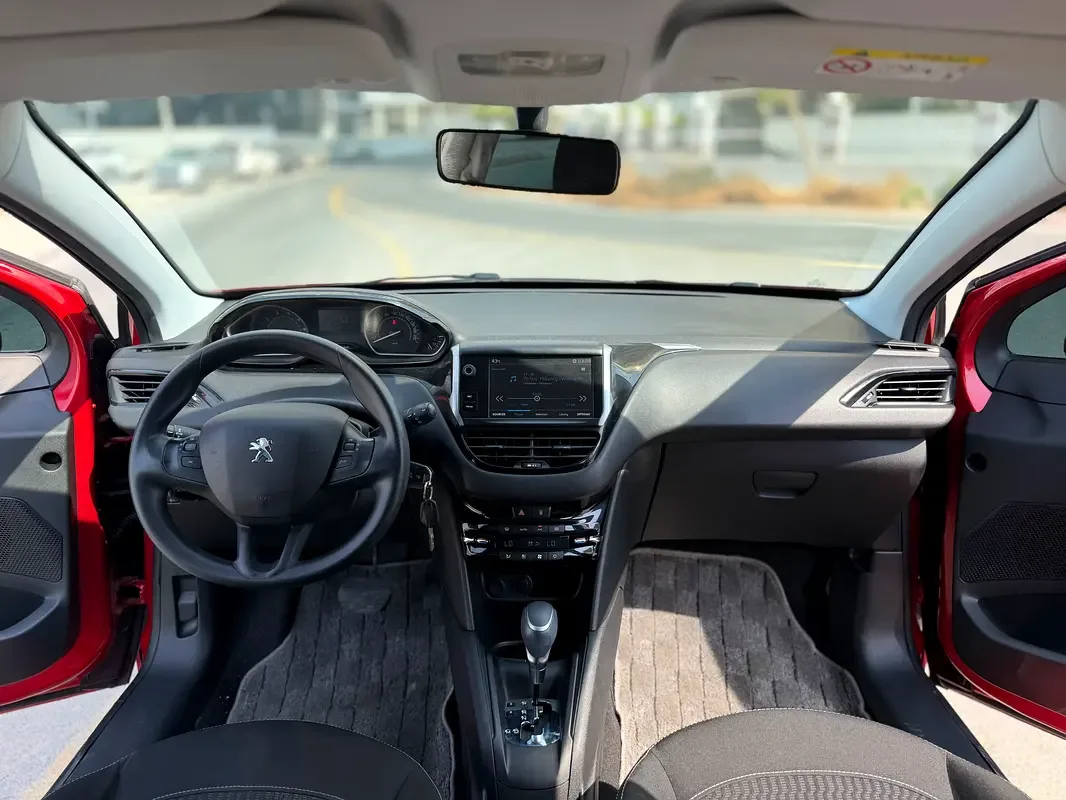 Peugeot 208 1.2 AT (130 حصان) - 5