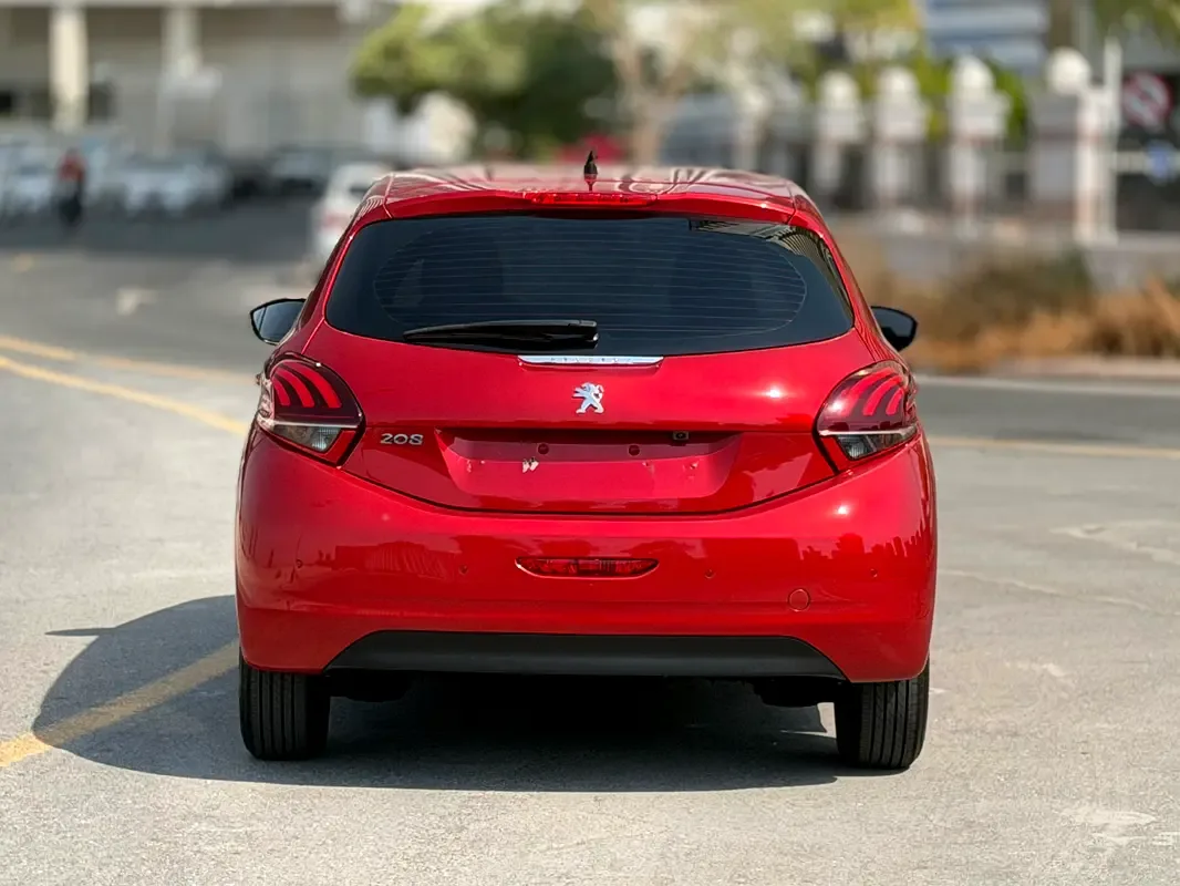 Peugeot 208 1.2 AT (130 حصان) - 13
