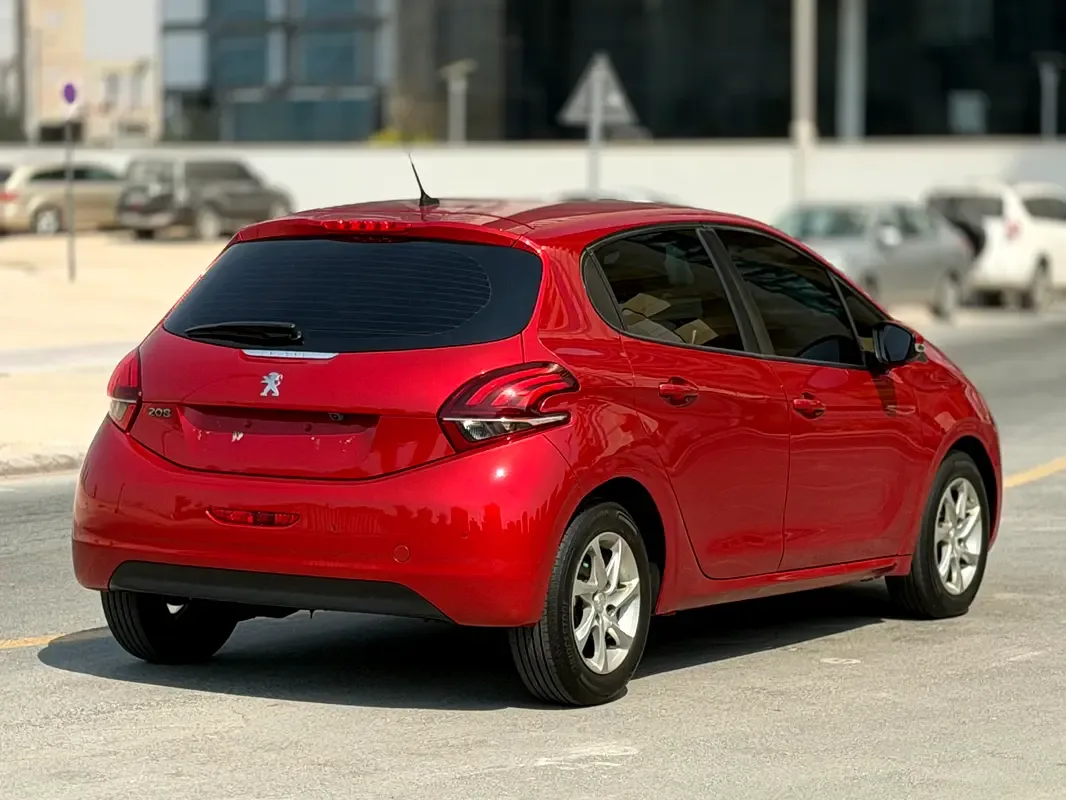 Peugeot 208 1.2 AT (130 حصان) - 14