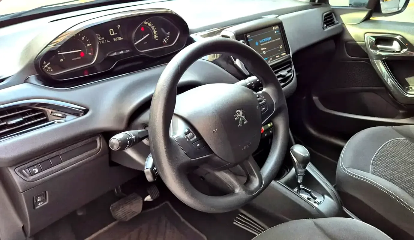 Peugeot 208 1.2 AT (130 حصان) - 2