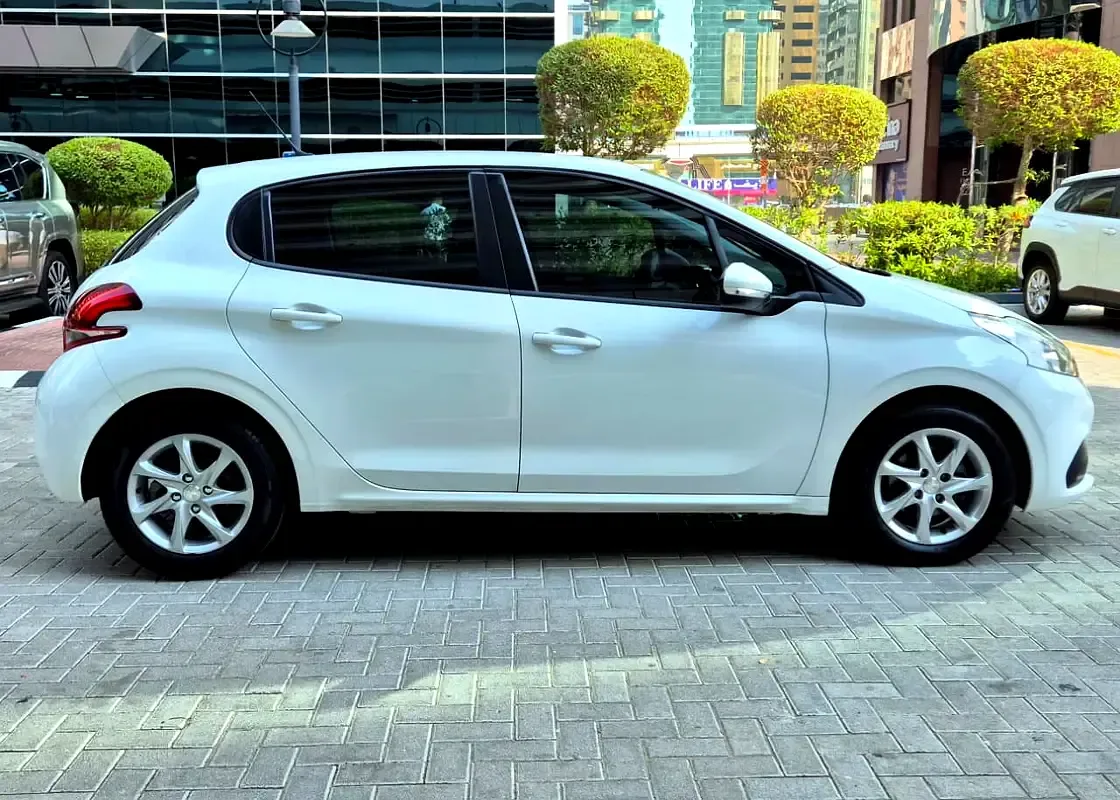 Peugeot 208 1.2 AT (130 حصان) - 9