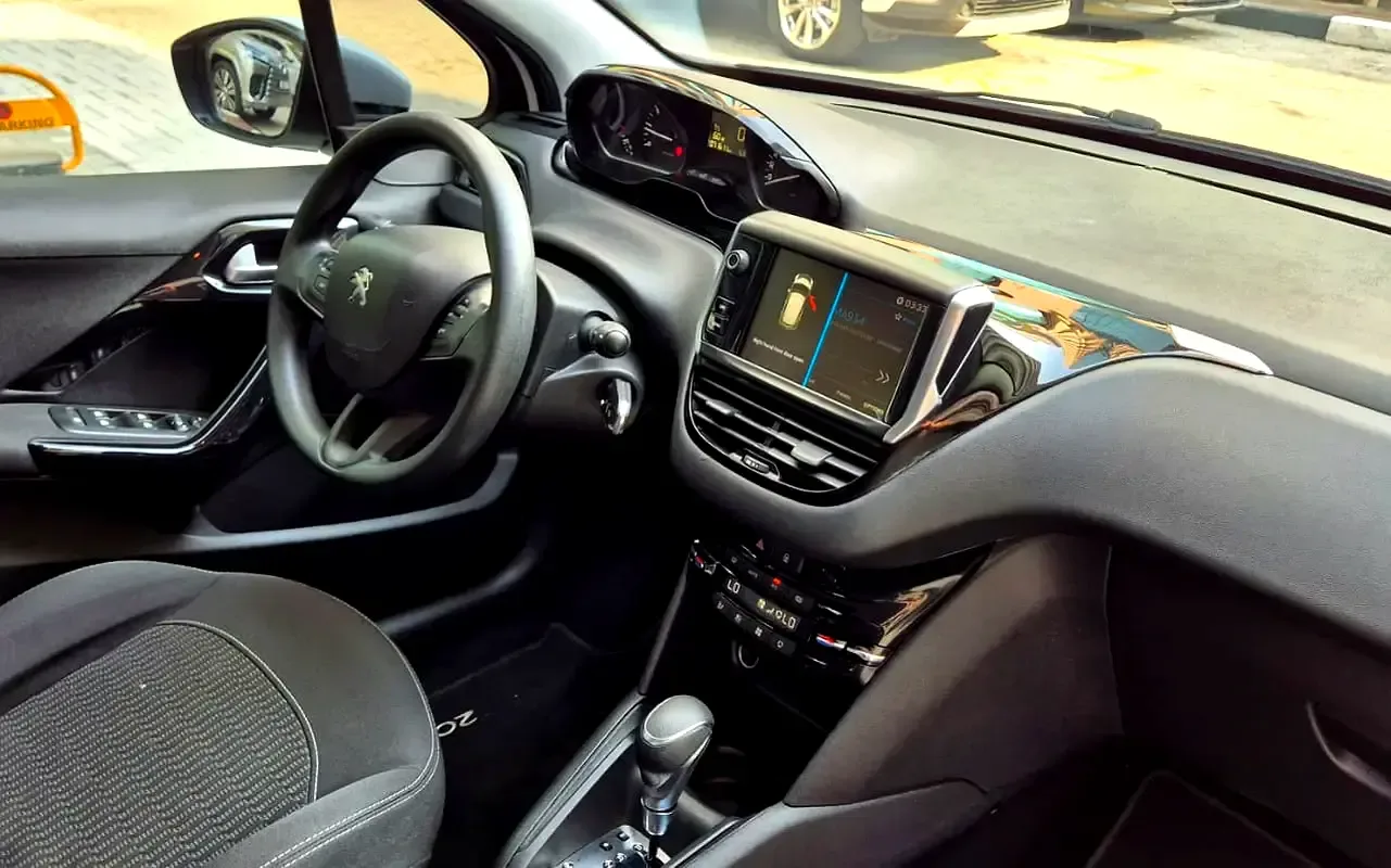 Peugeot 208 1.2 AT (130 حصان) - 13
