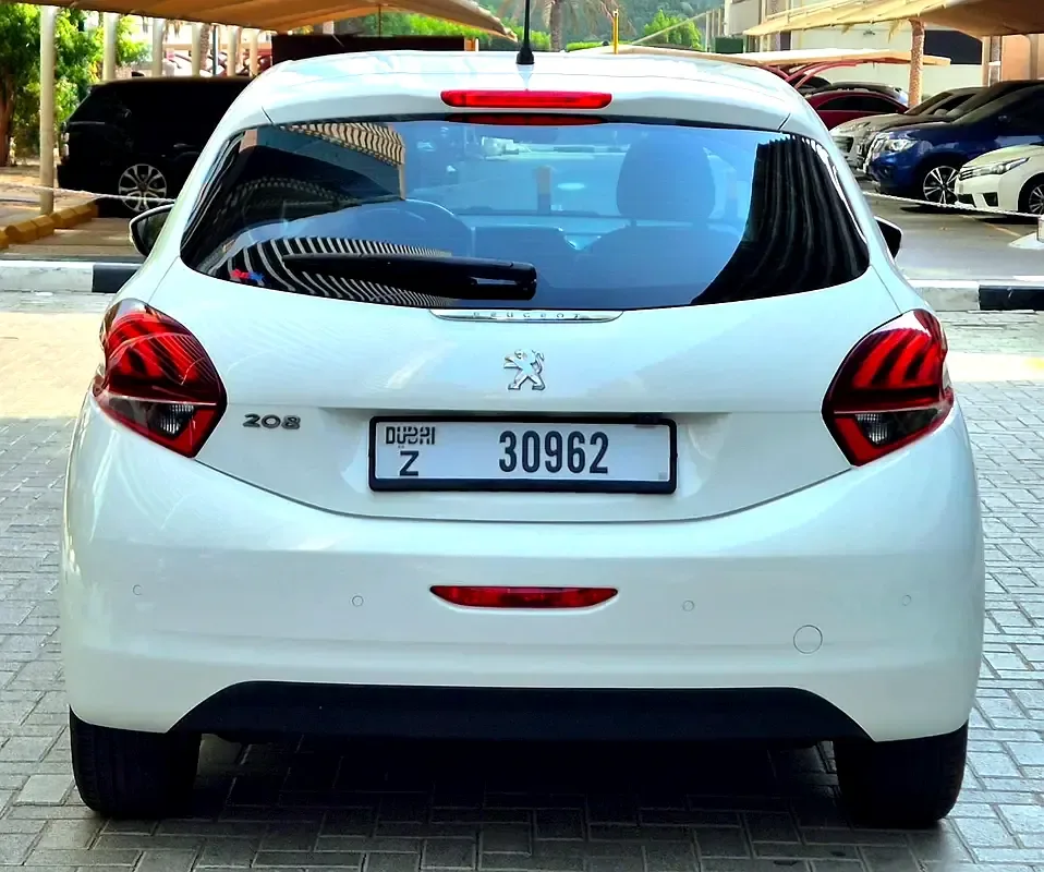 Peugeot 208 1.2 AT (130 حصان) - 16
