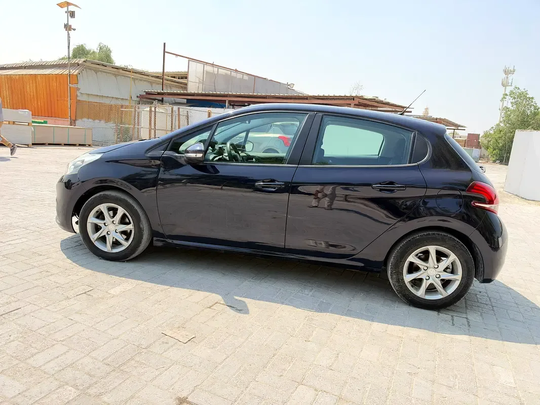 Peugeot 208 1.2 AT (130 حصان) - 6
