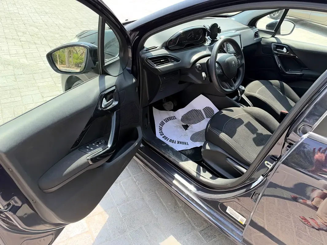Peugeot 208 1.2 AT (130 حصان) - 9