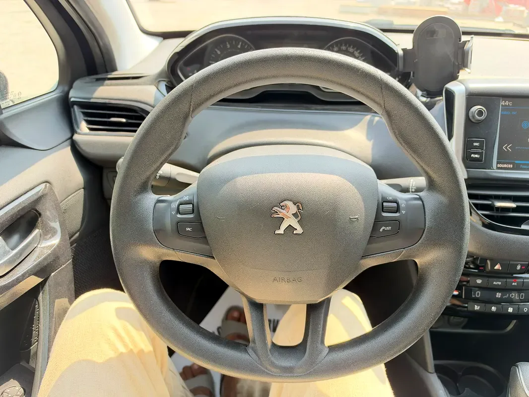 Peugeot 208 1.2 AT (130 حصان) - 8