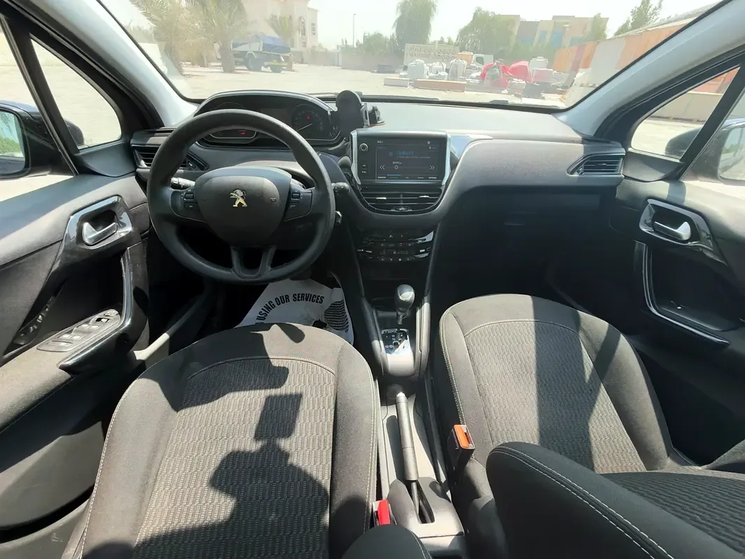 Peugeot 208 1.2 AT (130 حصان) - 12