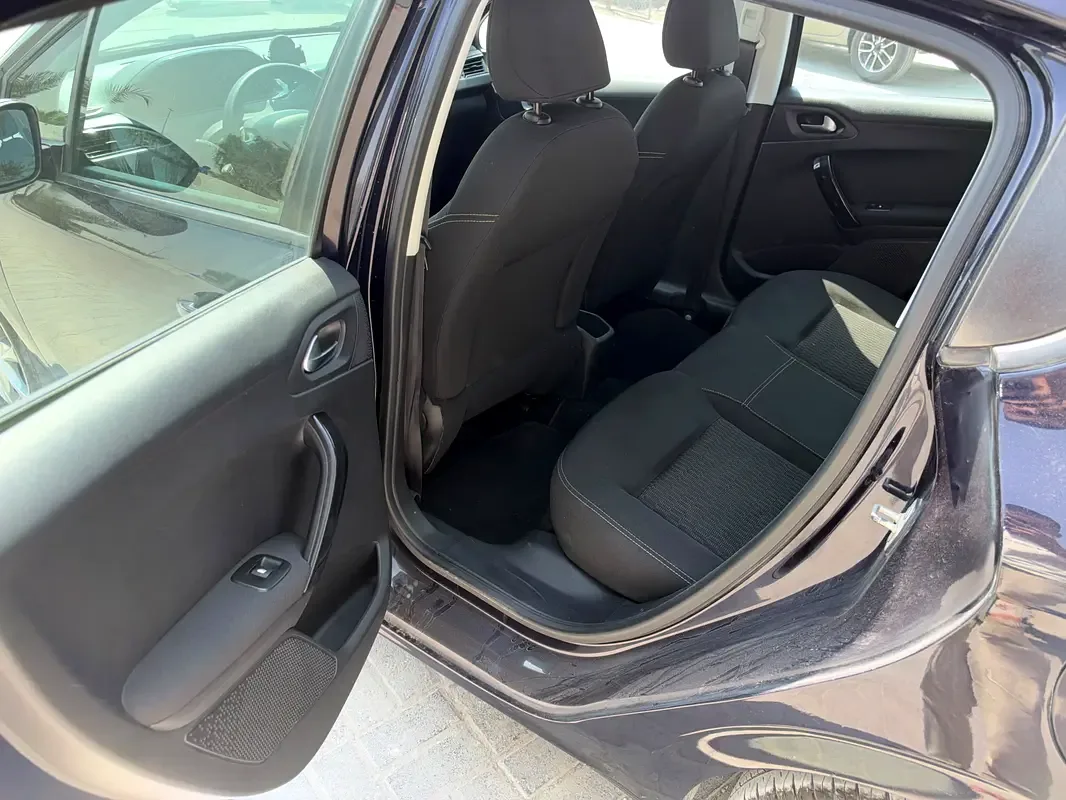 Peugeot 208 1.2 AT (130 حصان) - 14