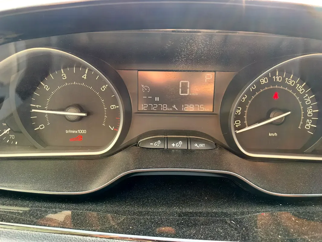 Peugeot 208 1.2 AT (130 حصان) - 13
