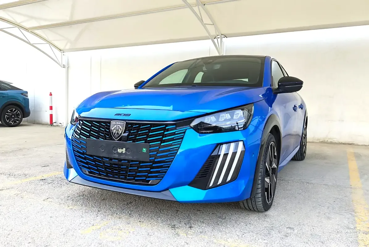 Peugeot 208 1.2 AT (136 hp)