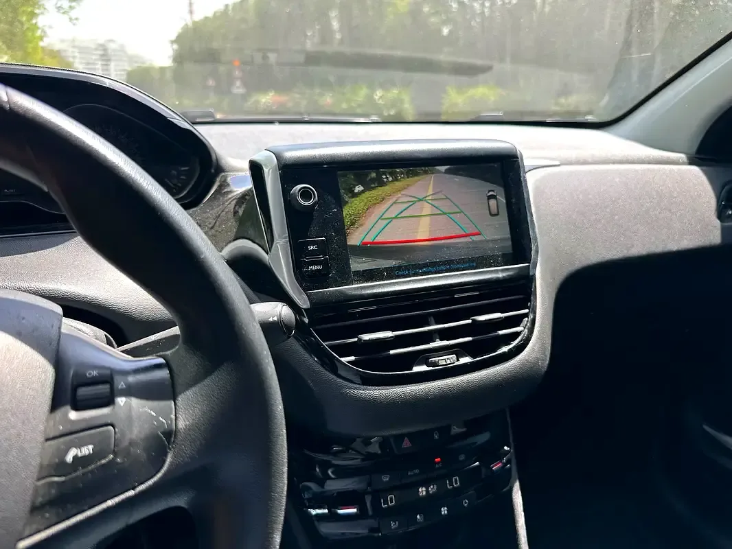 Peugeot 208 1.6 MT (165 حصان) - 8