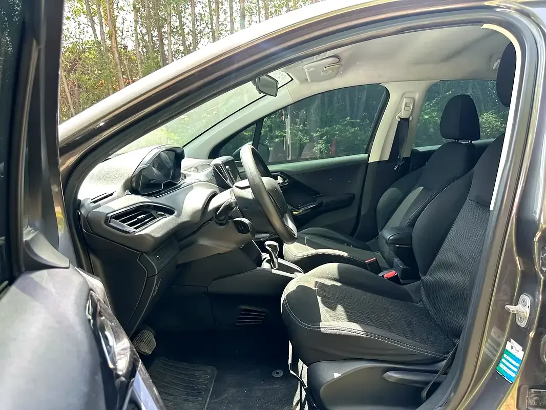 Peugeot 208 1.6 MT (165 حصان) - 6