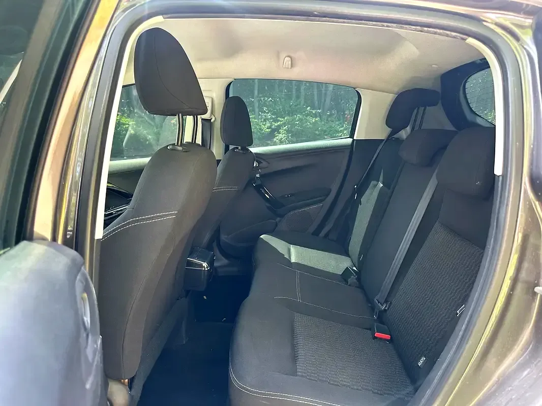 Peugeot 208 1.6 MT (165 حصان) - 10