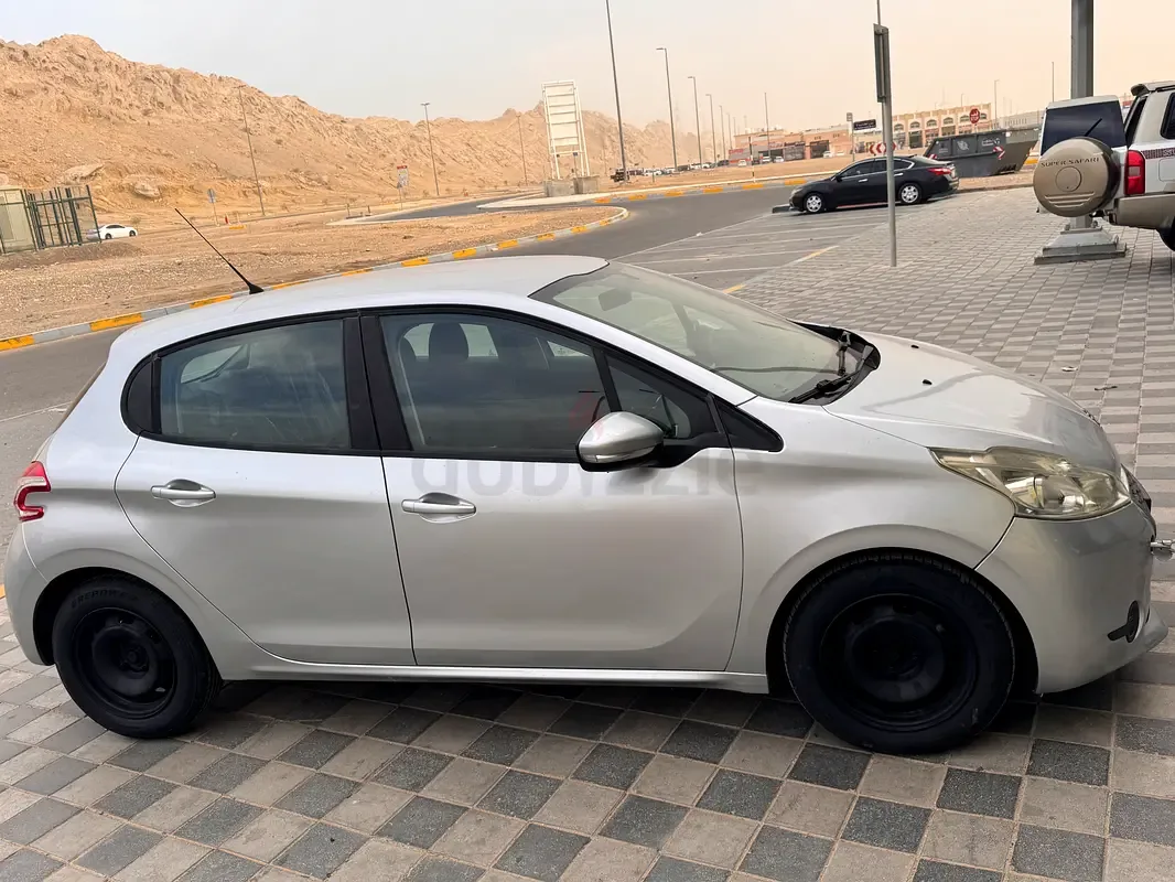 Peugeot 208 1.6 VTi AT (120 hp) - 2