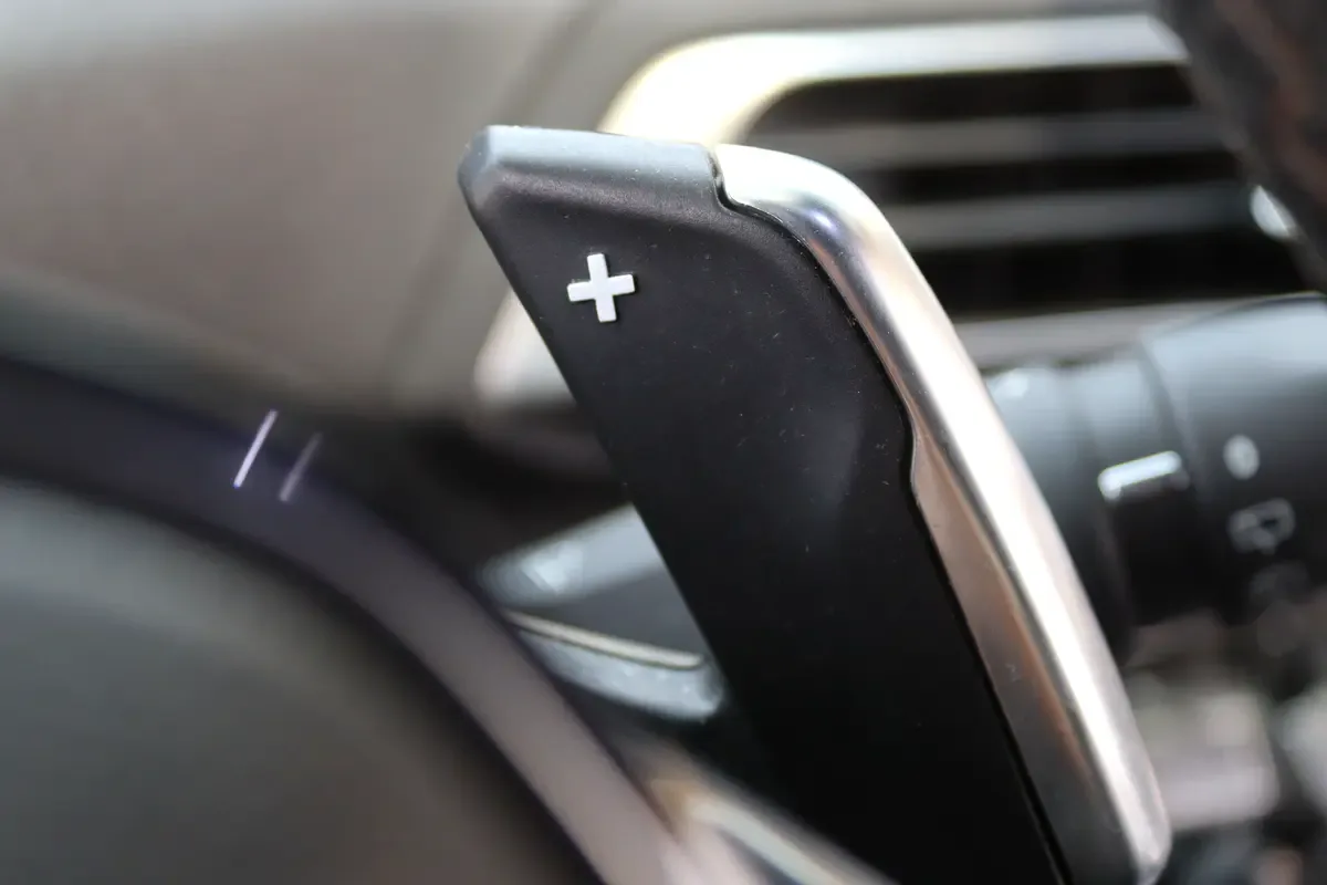 Peugeot 3008 1.6 AT (150 حصان) - 15