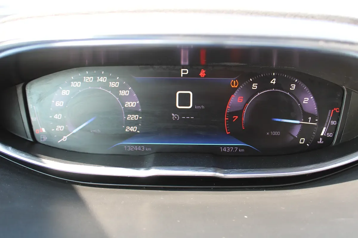 Peugeot 3008 1.6 AT (150 حصان) - 10