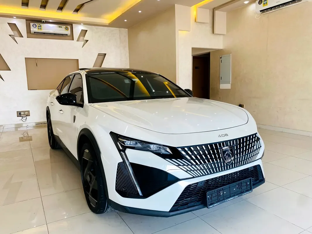 Peugeot 408 1.6 AT (175 حصان) - 2