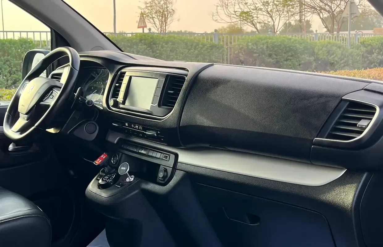 Peugeot Traveller 2.0 AT (177 حصان) - 14