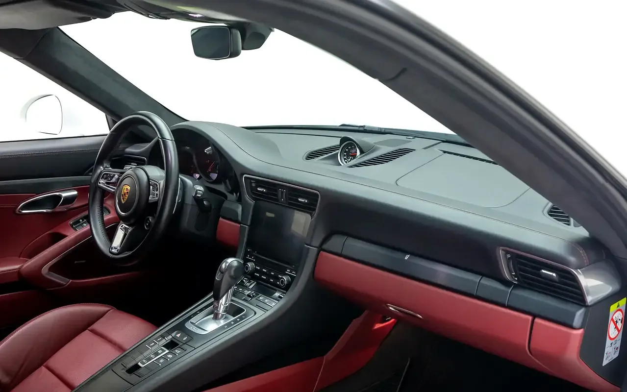 Porsche 911 4 GTS 3.0 MT (450 hp) - 10