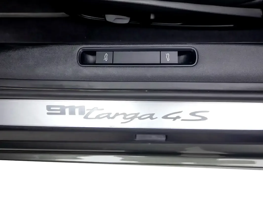 Porsche 911 4S 3.0 PDK AWD (450 حصان) - 18