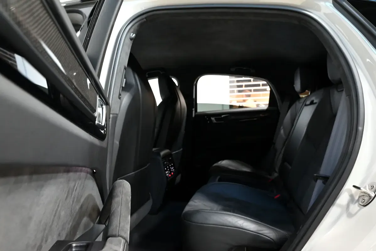 Porsche Cayenne 4.0 AT 4WD (640 حصان) - 15