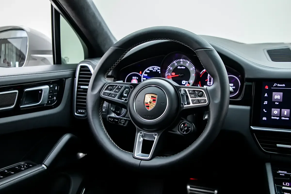 Porsche Cayenne 4.0 AT AWD (550 حصان) - 9
