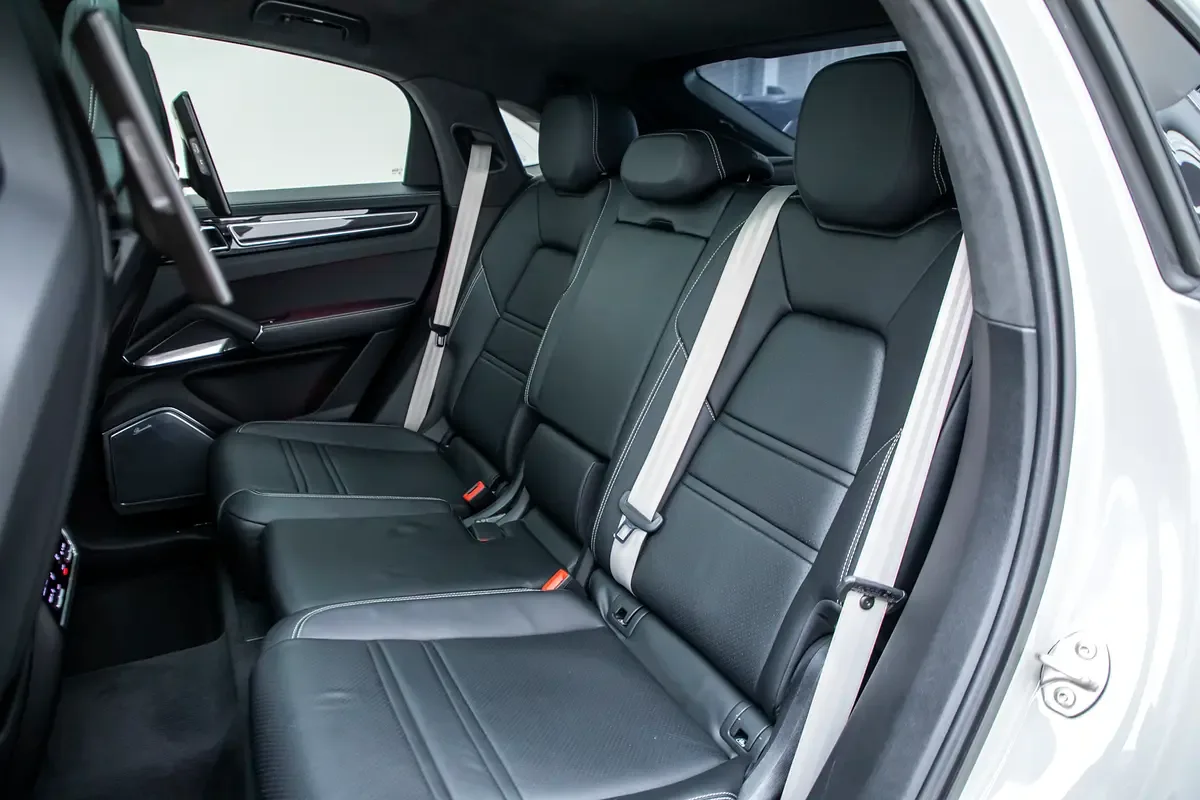 Porsche Cayenne 4.0 AT AWD (550 حصان) - 13