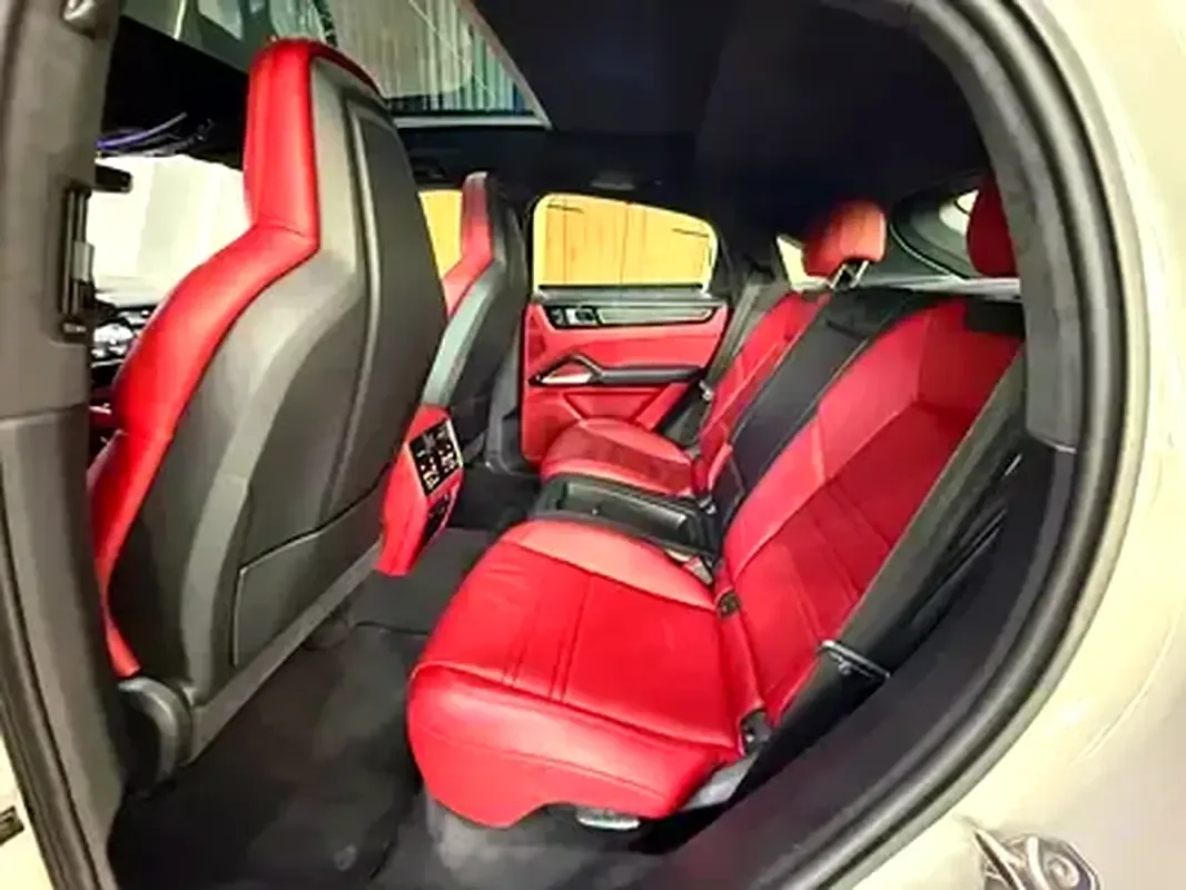 Porsche Cayenne Turbo 4.0 Tiptronic AWD (550 hp) - 10