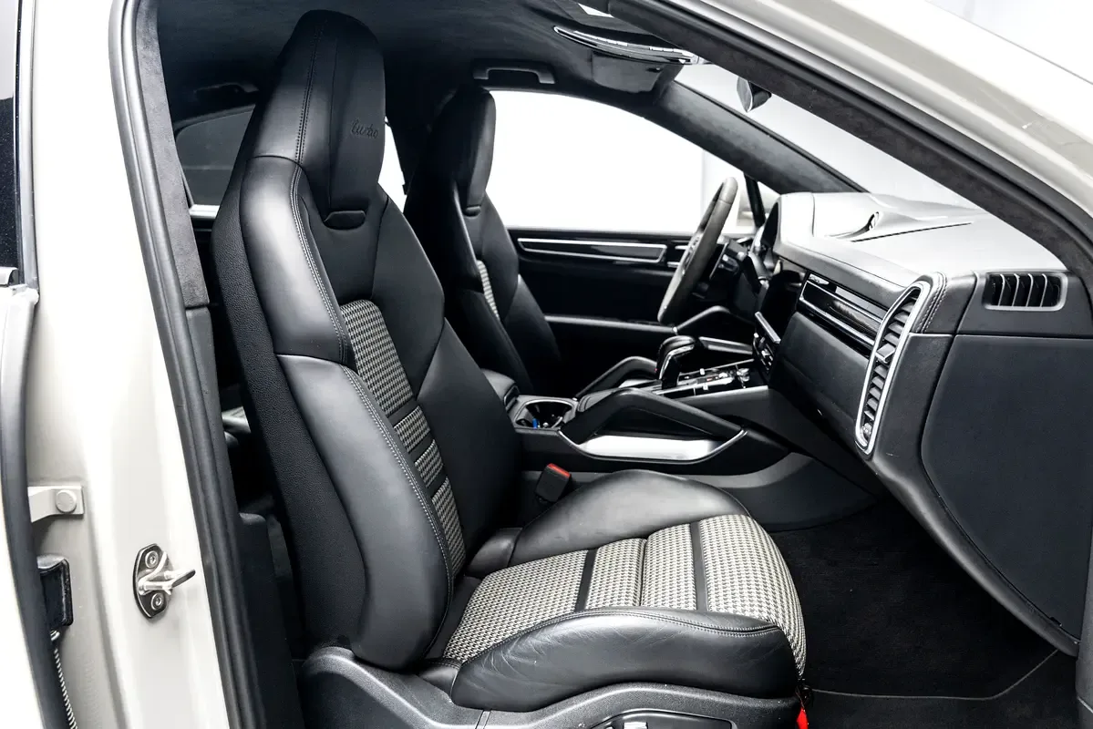 Porsche Cayenne Turbo 4.0 Tiptronic S AWD (550 hp) - 9