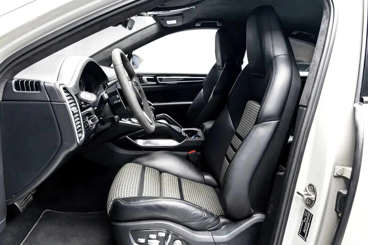 Porsche Cayenne Turbo 4.0 Tiptronic S AWD (550 hp) - 10
