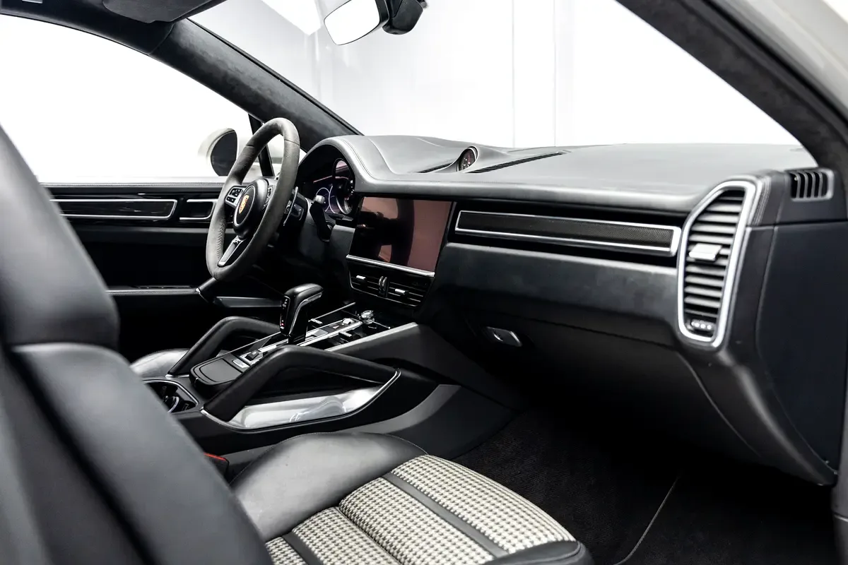 Porsche Cayenne Turbo 4.0 Tiptronic S AWD (550 hp) - 13