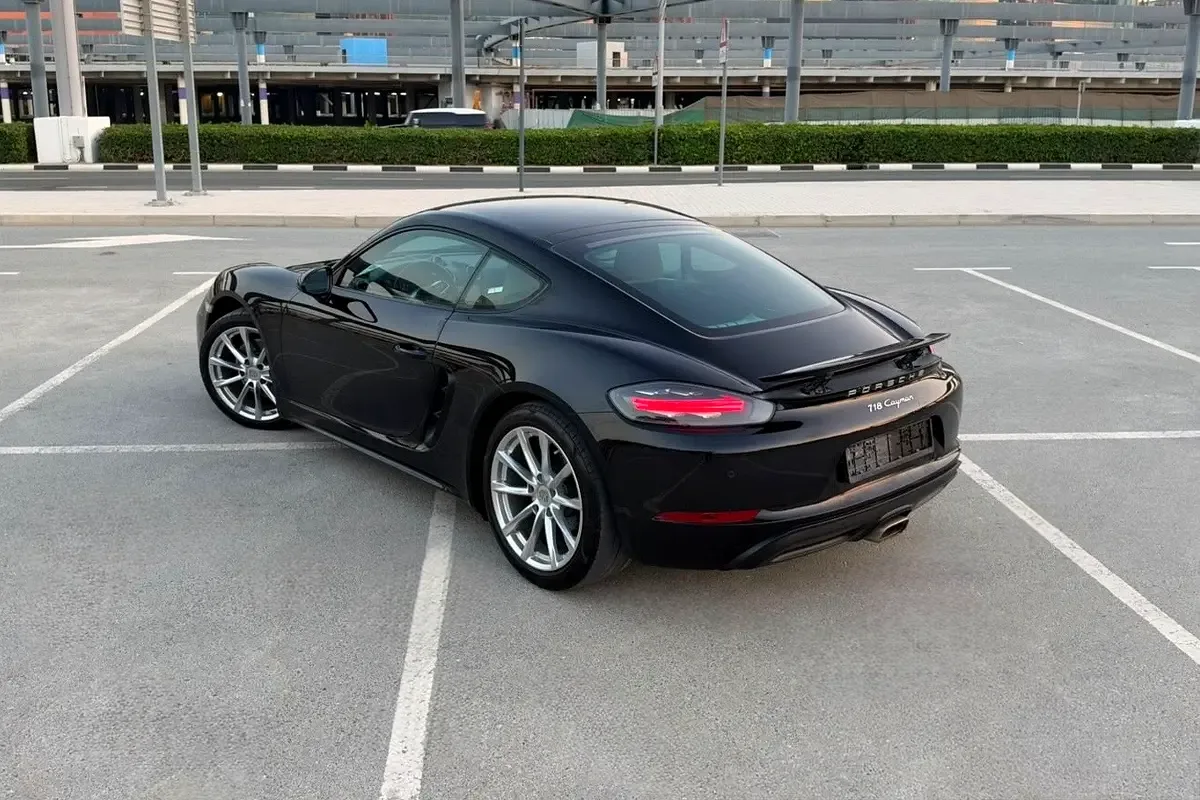 Porsche Cayman 2.0 AMT RWD (300 حصان) - 2