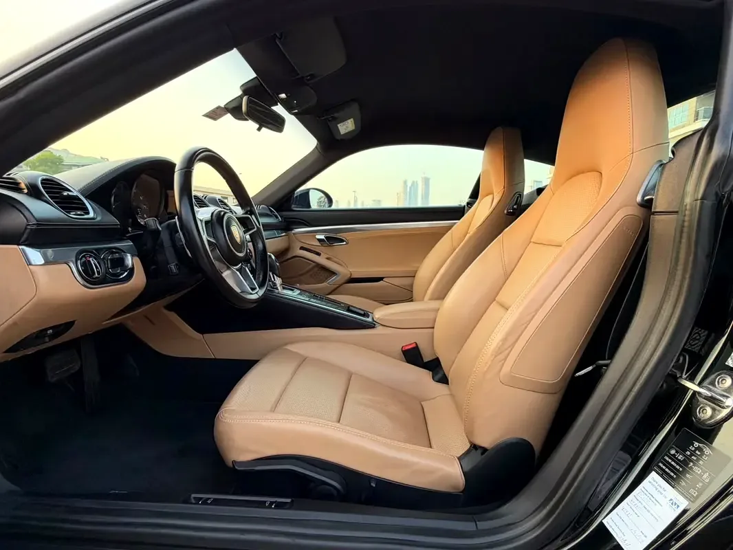 Porsche Cayman 2.0 AMT RWD (300 حصان) - 7