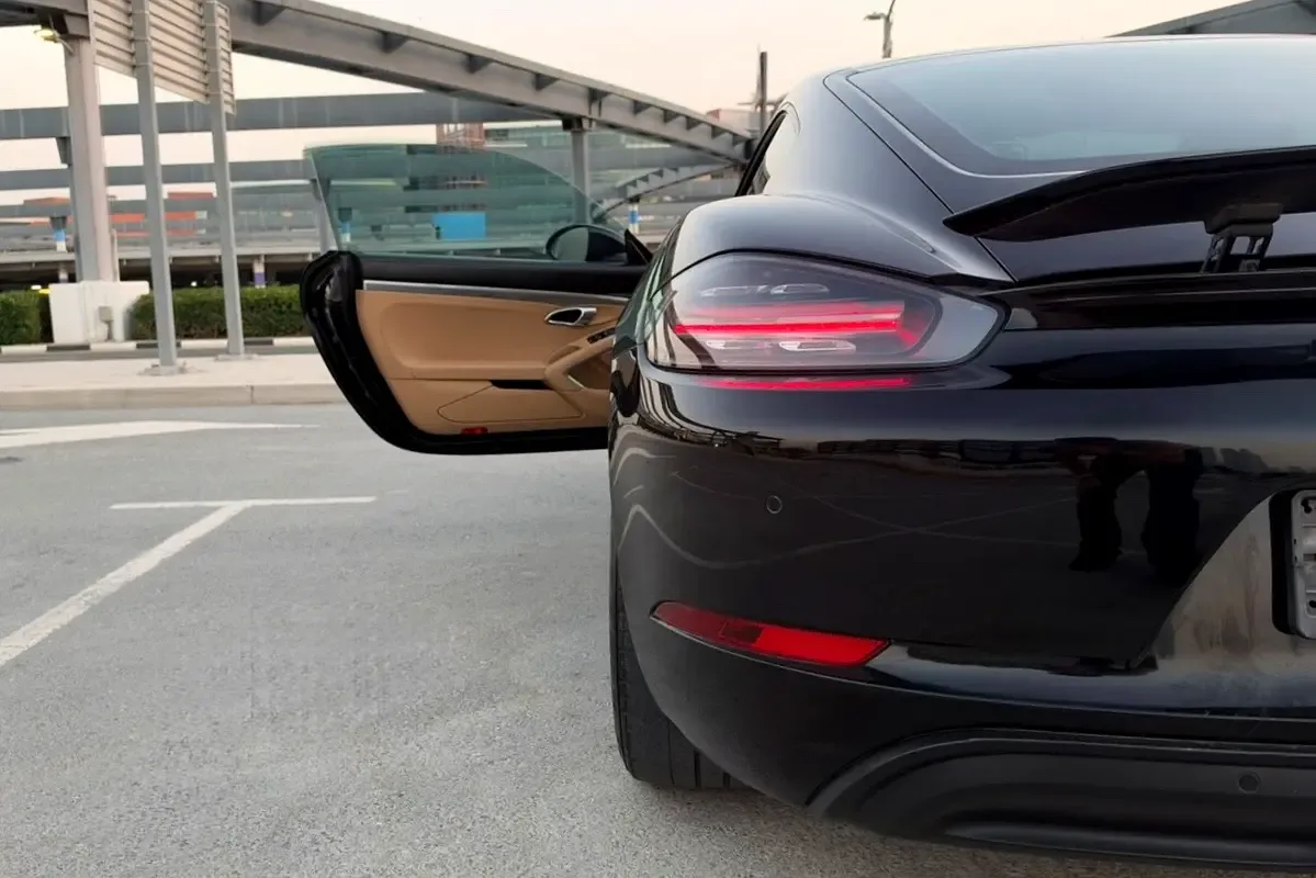 Porsche Cayman 2.0 AMT RWD (300 حصان) - 6