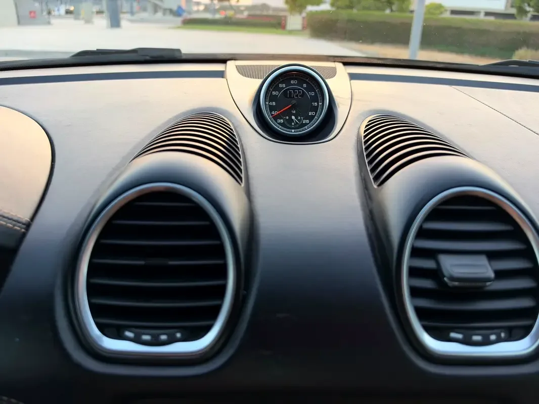 Porsche Cayman 2.0 AMT RWD (300 حصان) - 10