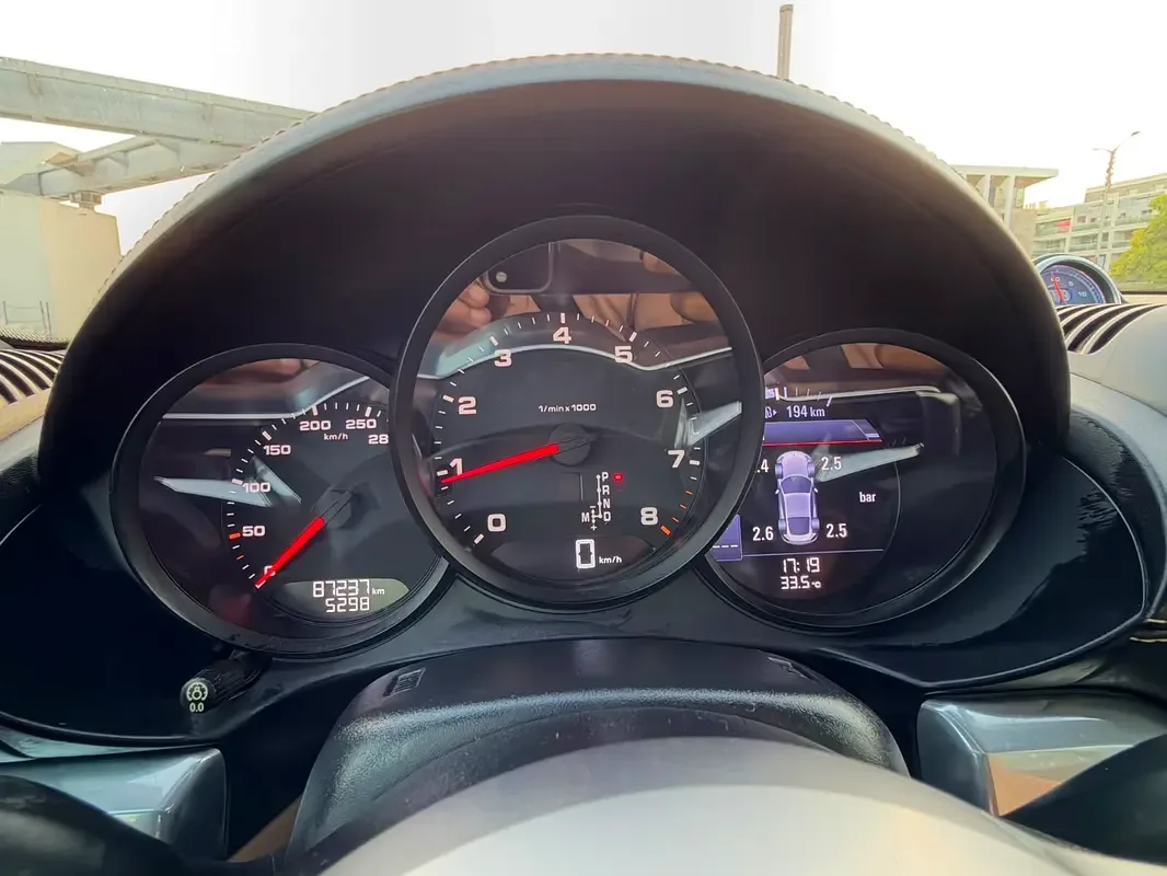 Porsche Cayman 2.0 AMT RWD (300 حصان) - 13