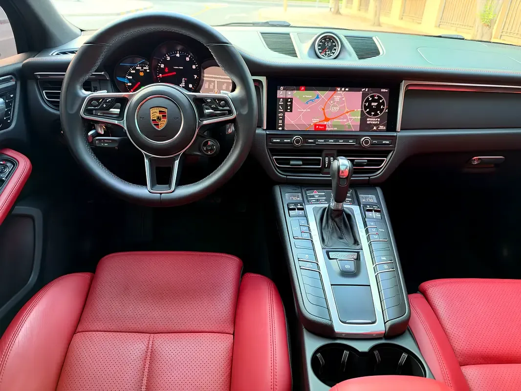 Porsche Macan 2.0 PDK AWD (252 حصان) - 19