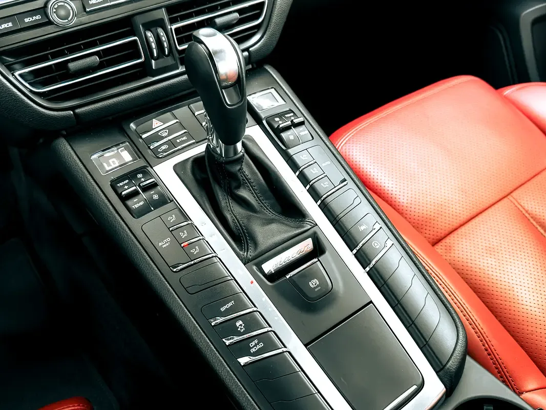 Porsche Macan 2.0 PDK AWD (252 حصان) - 14