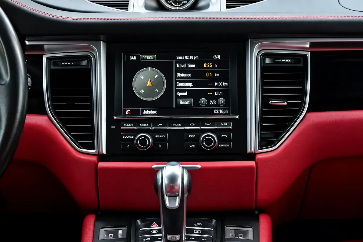 Porsche Macan GTS 3.0 PDK AWD (360 حصان) - 17