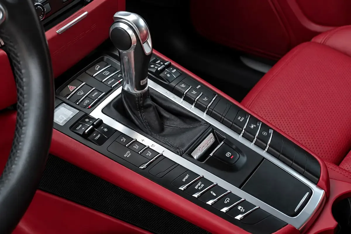 Porsche Macan GTS 3.0 PDK AWD (360 حصان) - 19