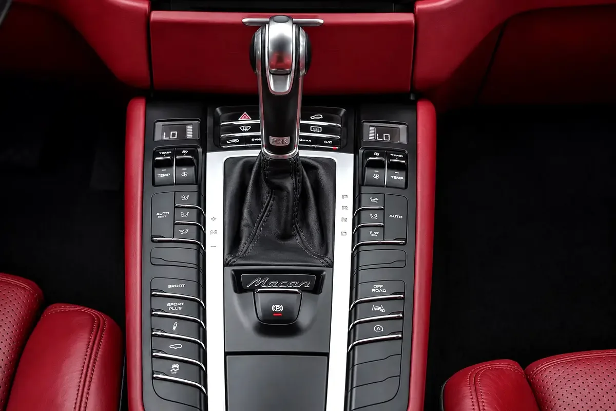Porsche Macan GTS 3.0 PDK AWD (360 حصان) - 18