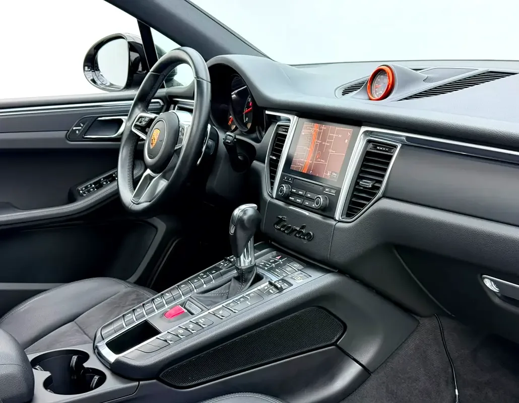 Porsche Macan Turbo 3.6 PDK AWD (400 حصان) - 13