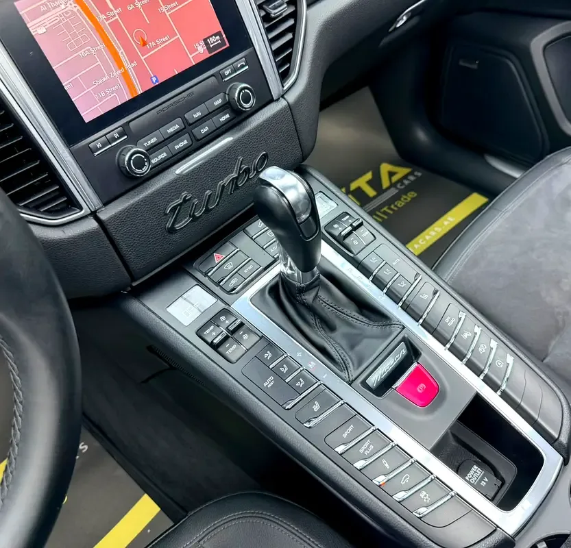 Porsche Macan Turbo 3.6 PDK AWD (400 حصان) - 17