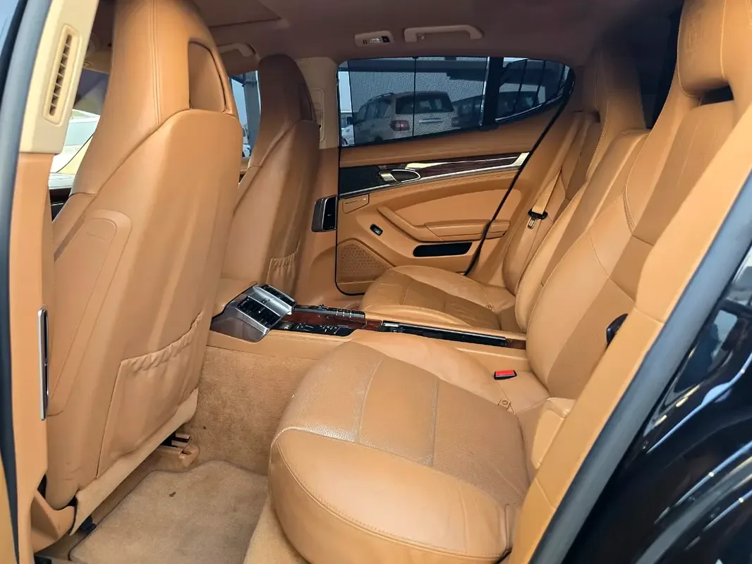 Porsche Panamera 4.8 AMT RWD (400 حصان) - 10