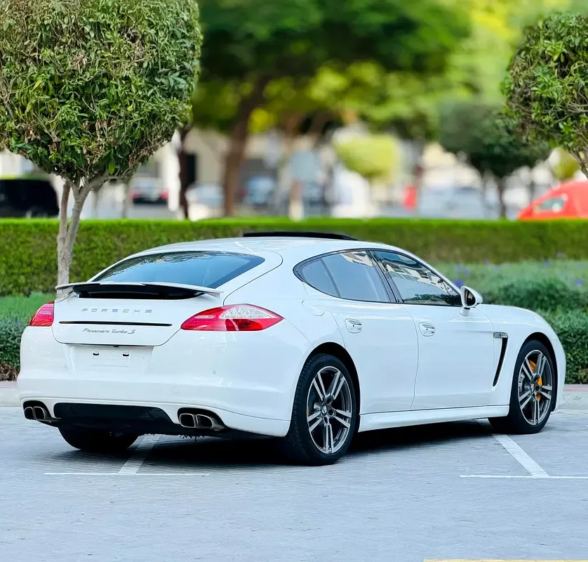 Porsche Panamera Turbo 4.8 PDK AWD (500 حصان) - 4